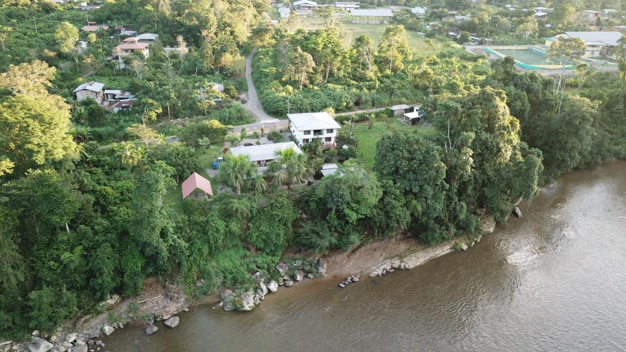 Banana Lodge *